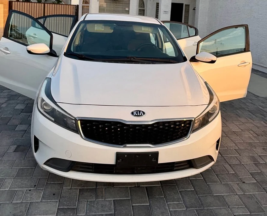 2017 Kia Forte - Image 14 of 16