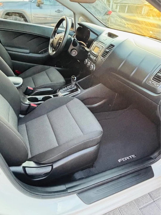 2017 Kia Forte - Image 10 of 16
