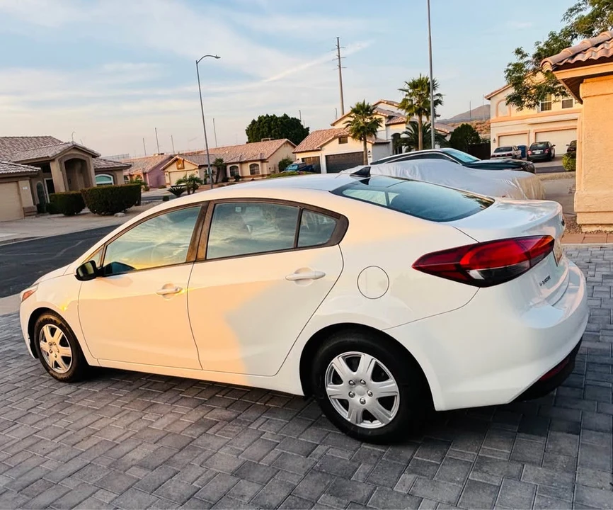 2017 Kia Forte - Image 6 of 16