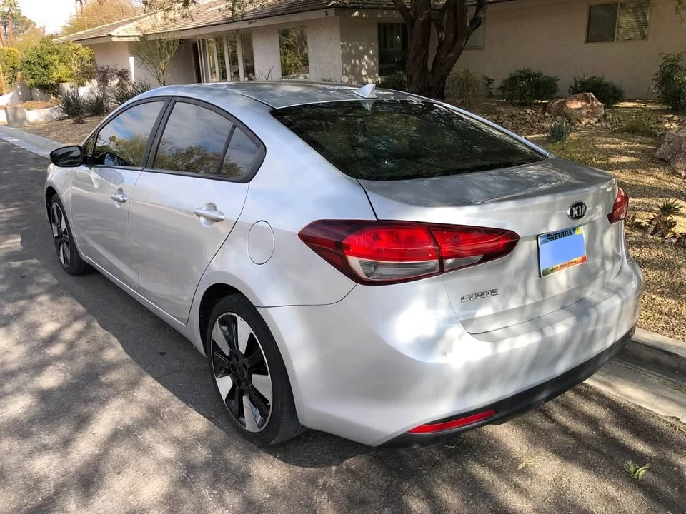 2017 Kia Forte - Image 6 of 10