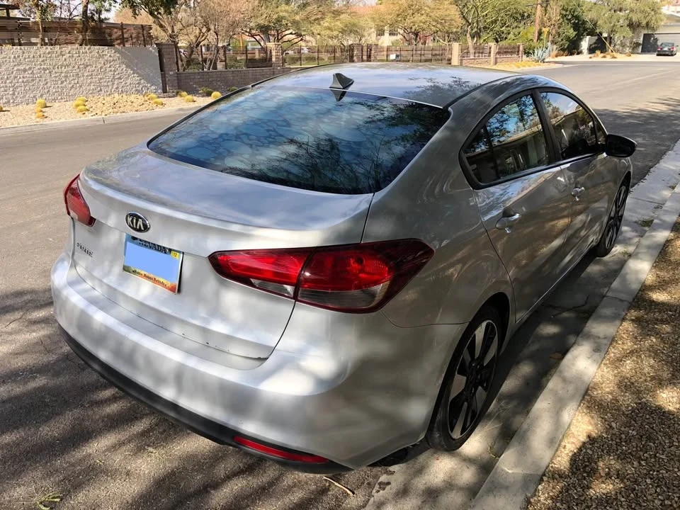 2017 Kia Forte - Image 5 of 10