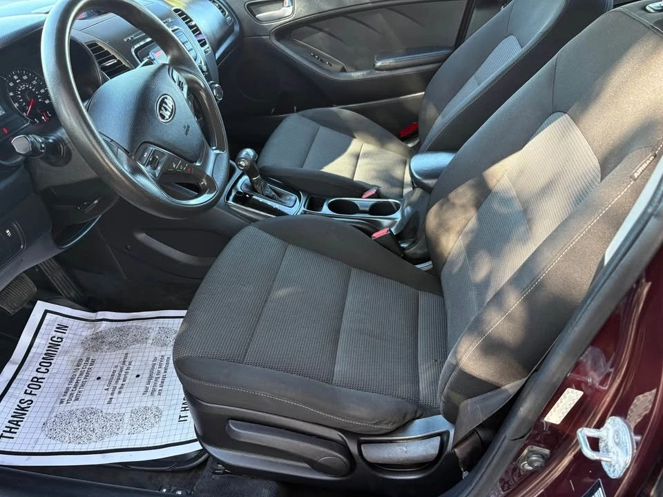 2017 Kia Forte - Image 8 of 12
