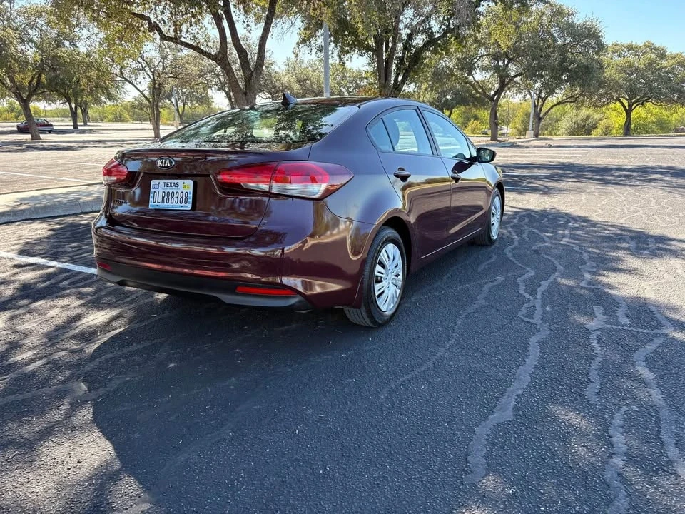 2017 Kia Forte - Image 4 of 12