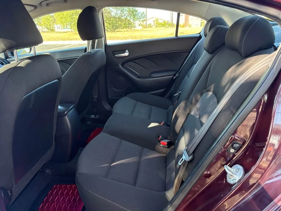 2017 Kia Forte - Image 6 of 12