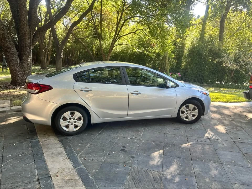 2017 Kia Forte - Image 2 of 8