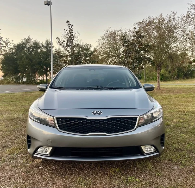 2017 Kia Forte - Image 8 of 13