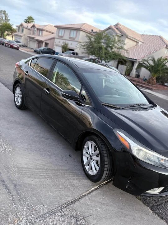 2017 Kia Forte - Image 6 of 13