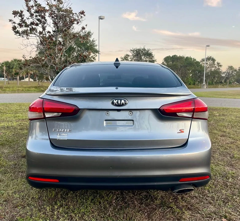 2017 Kia Forte - Image 9 of 13