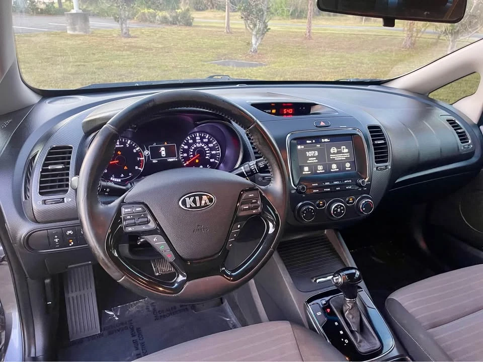 2017 Kia Forte - Image 10 of 13