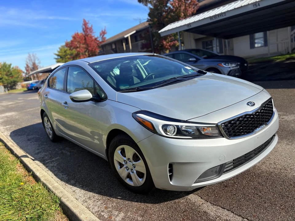 2017 Kia Forte - Image 5 of 8