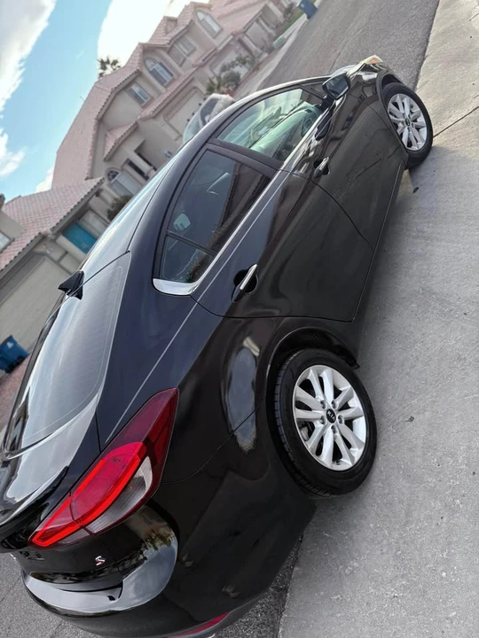 2017 Kia Forte - Image 4 of 13