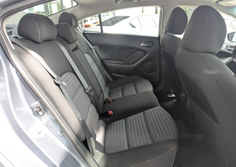 2017 Kia Forte - Image 6 of 9
