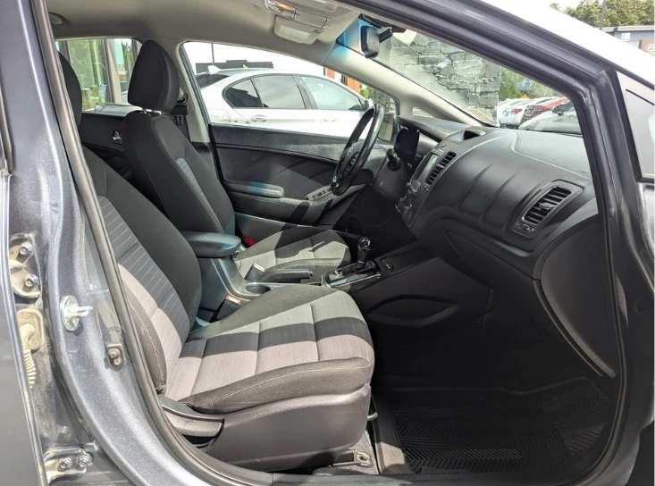 2017 Kia Forte - Image 5 of 9