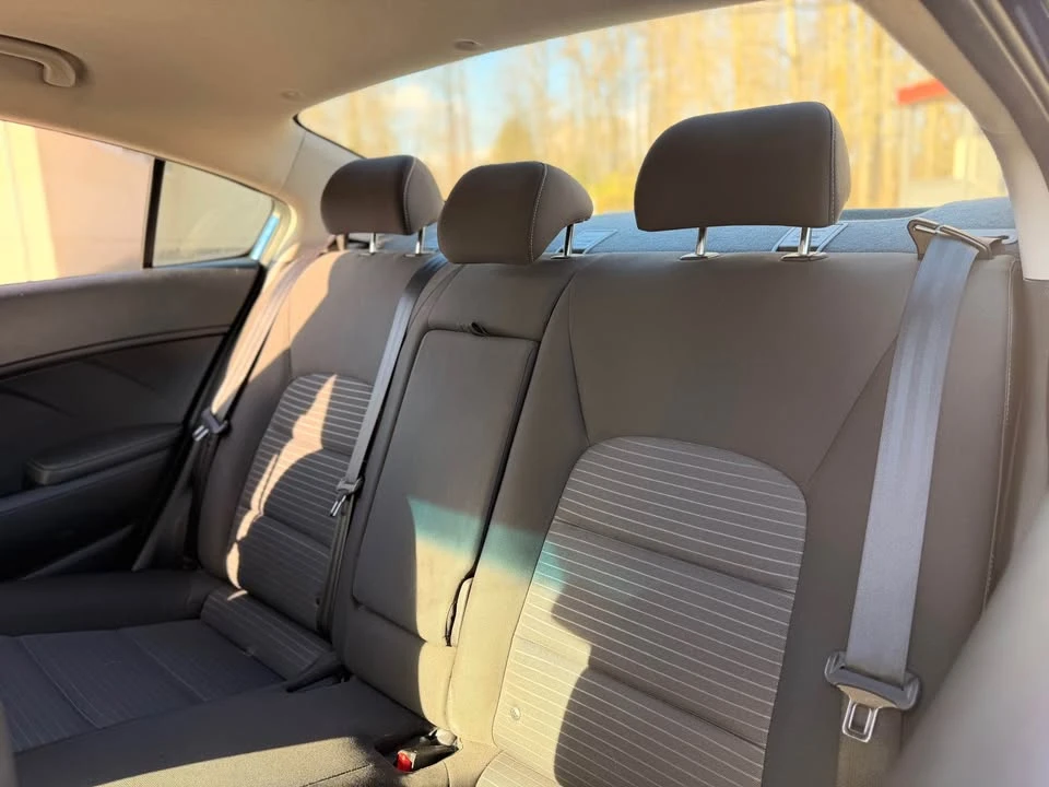 2017 Kia Forte - Image 6 of 10