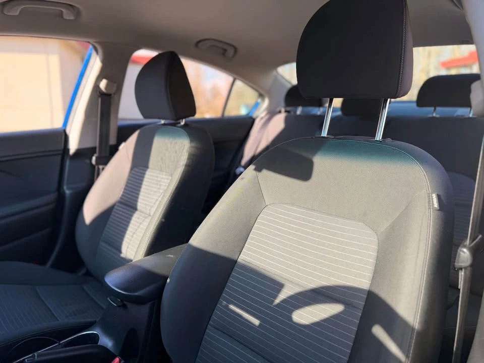 2017 Kia Forte - Image 5 of 10