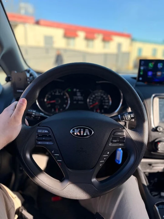 2017 Kia Forte - Image 7 of 10