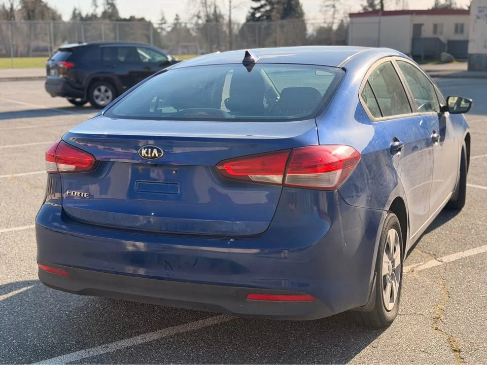 2017 Kia Forte - Image 4 of 10