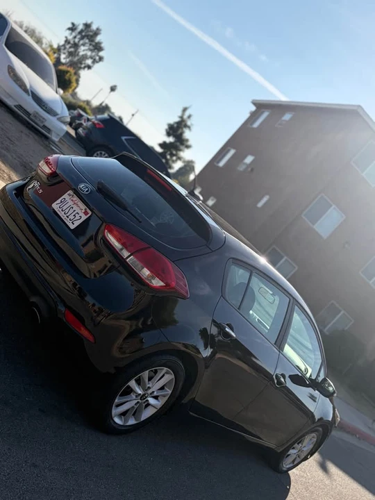 2017 Kia Forte - Image 5 of 8