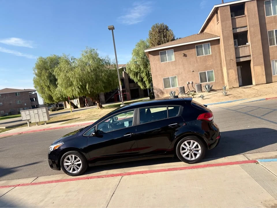 2017 Kia Forte - Image 6 of 8