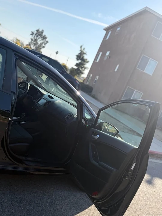 2017 Kia Forte - Image 3 of 8