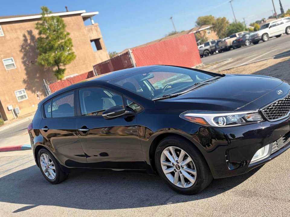 2017 Kia Forte - Image 2 of 8