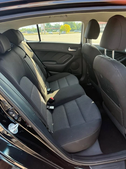 2017 Kia Forte - Image 6 of 13