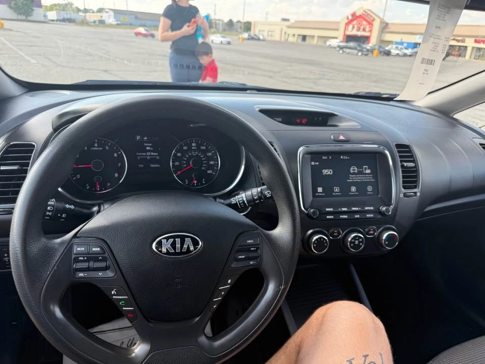 2017 Kia Forte - Image 9 of 13