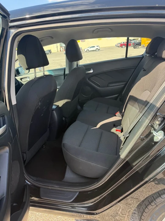 2017 Kia Forte - Image 5 of 13
