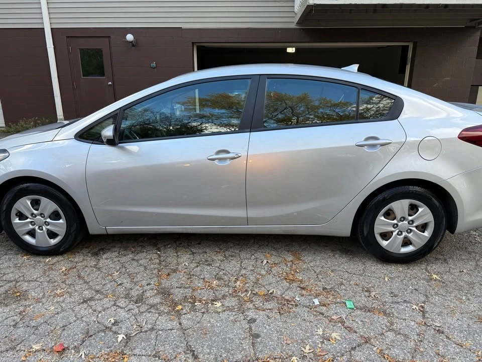 2017 Kia Forte - Image 6 of 11