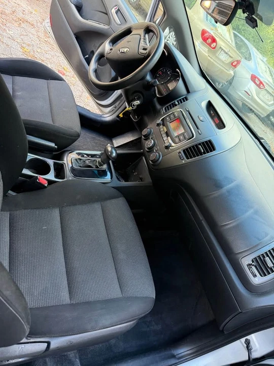 2017 Kia Forte - Image 10 of 11