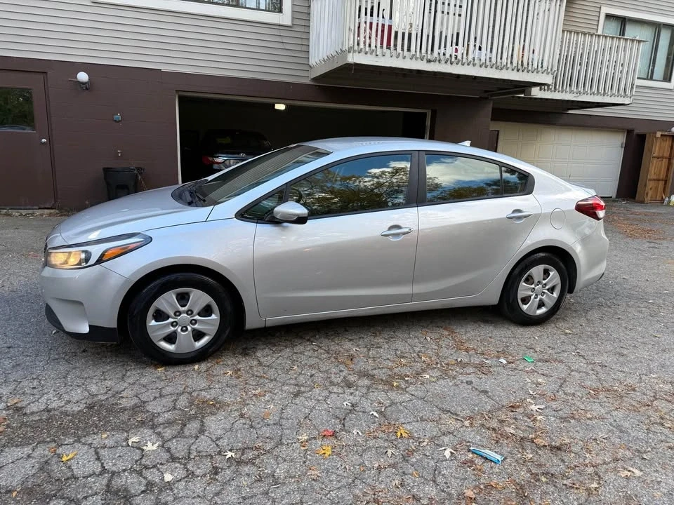 2017 Kia Forte - Image 5 of 11
