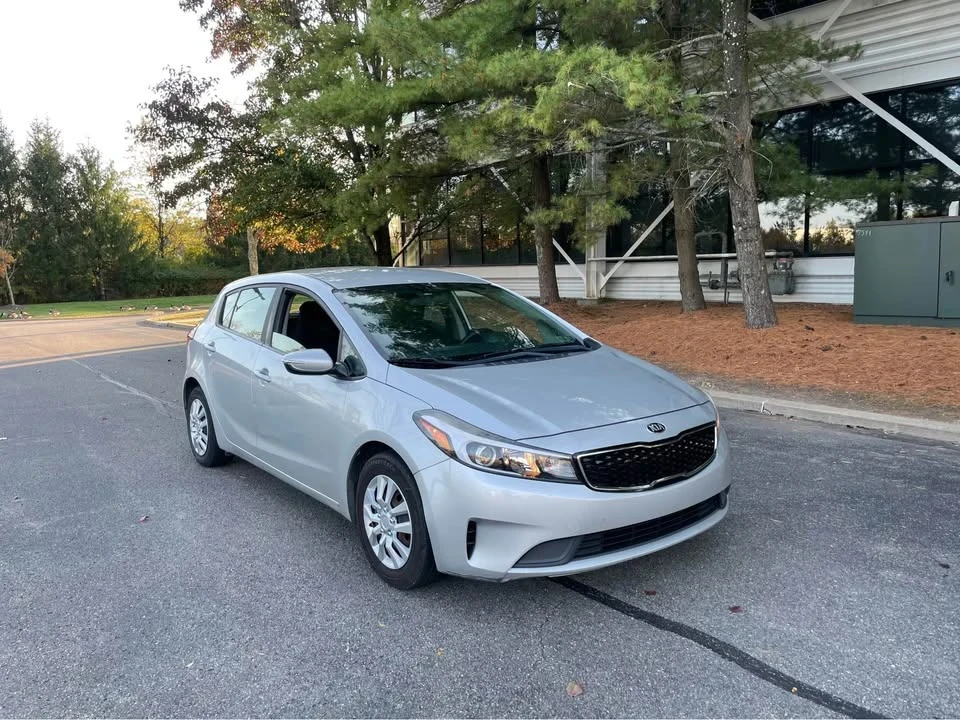 2017 Kia Forte - Image 8 of 17