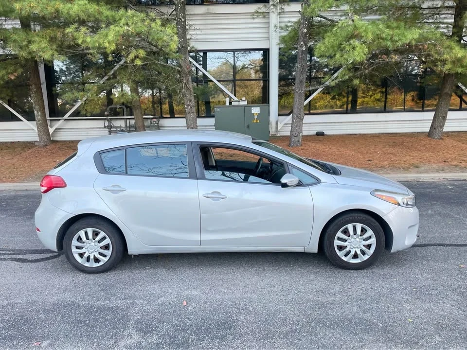 2017 Kia Forte - Image 7 of 17