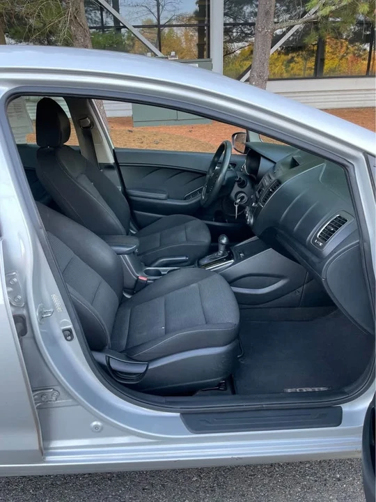 2017 Kia Forte - Image 14 of 17