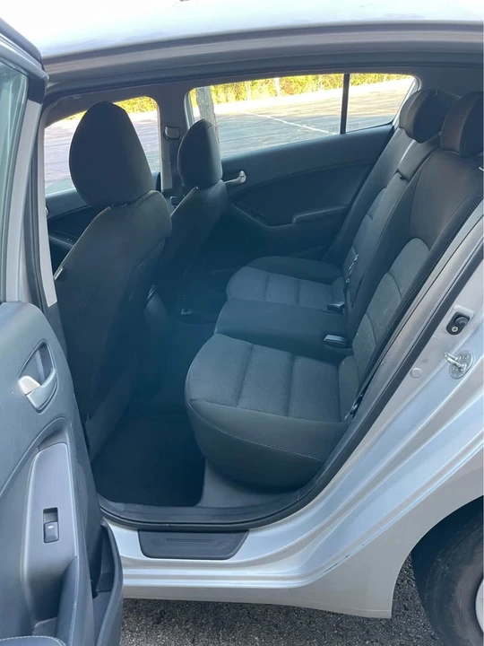 2017 Kia Forte - Image 10 of 14