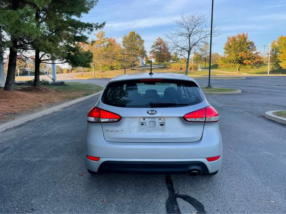 2017 Kia Forte - Image 5 of 14