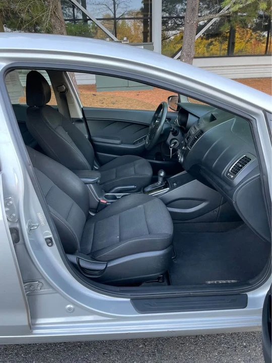 2017 Kia Forte - Image 11 of 14