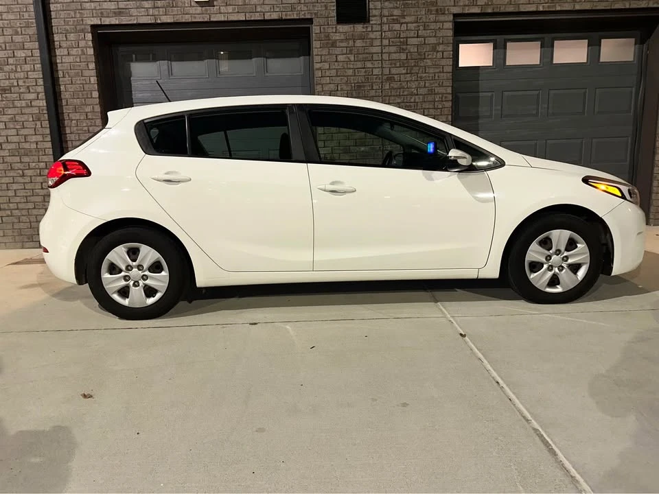 2017 Kia Forte - Image 4 of 12