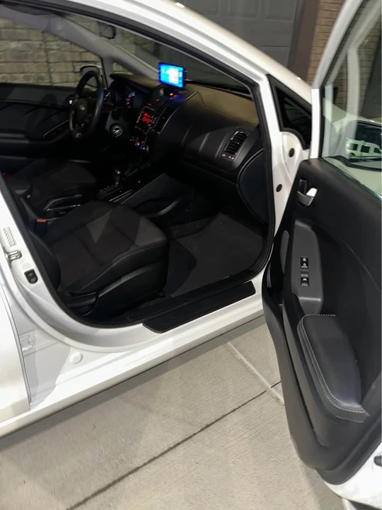 2017 Kia Forte - Image 10 of 12