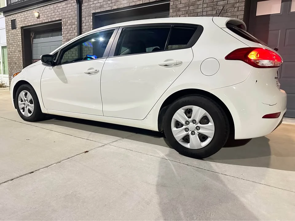 2017 Kia Forte - Image 5 of 12