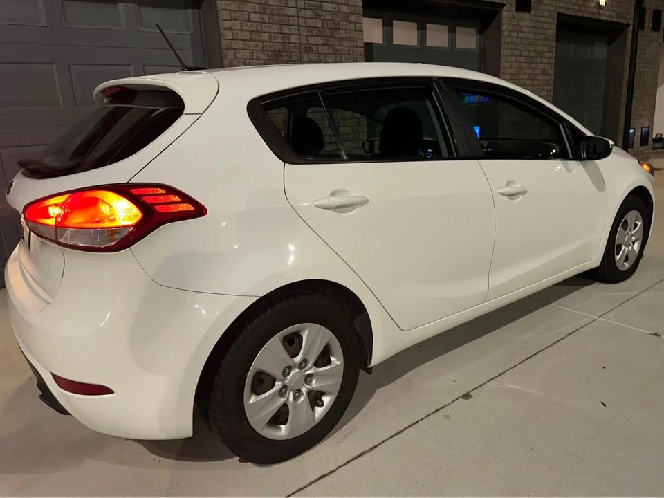 2017 Kia Forte - Image 6 of 12