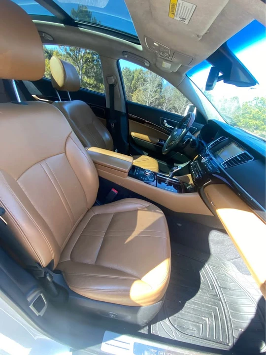2017 Kia K900 - Image 11 of 17