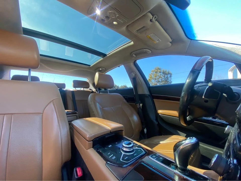 2017 Kia K900 - Image 14 of 17