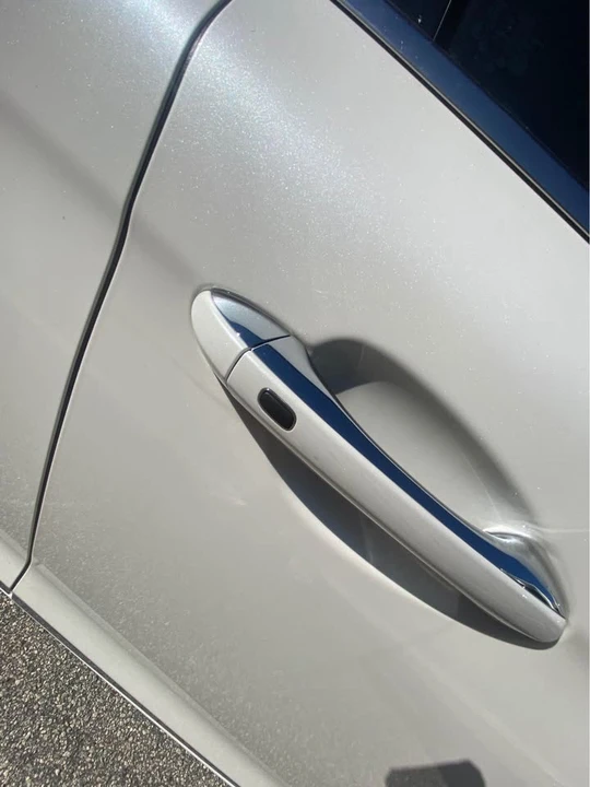 2017 Kia K900 - Image 10 of 17
