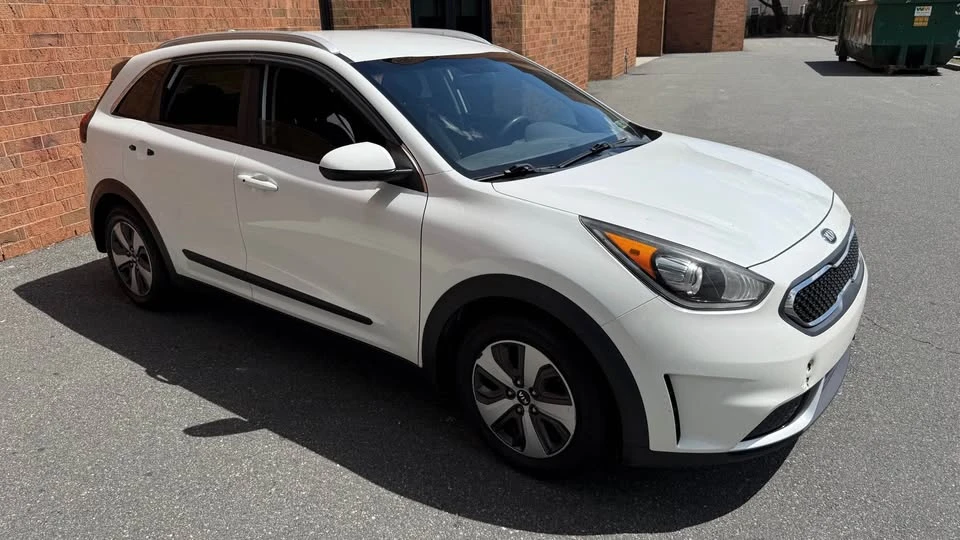 2017 Kia Niro - Image 2 of 18