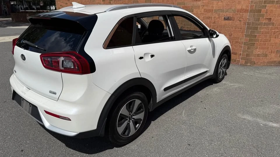 2017 Kia Niro - Image 11 of 18