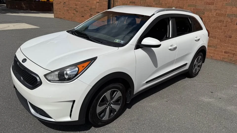 2017 Kia Niro - Image 3 of 18
