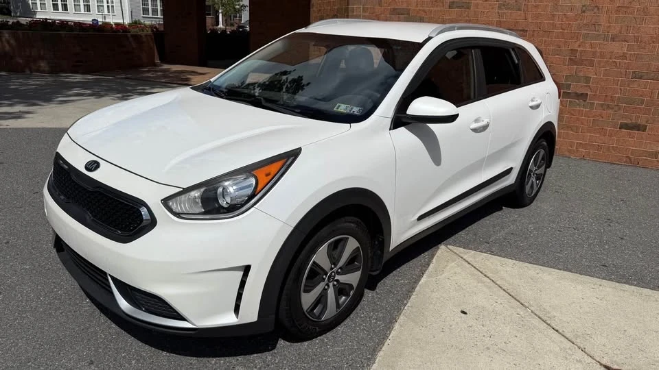 2017 Kia Niro - Image 18 of 18