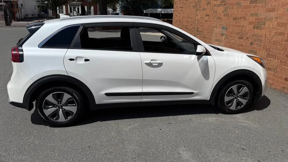 2017 Kia Niro - Image 9 of 18