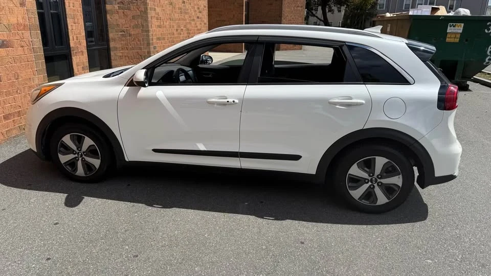 2017 Kia Niro - Image 8 of 18